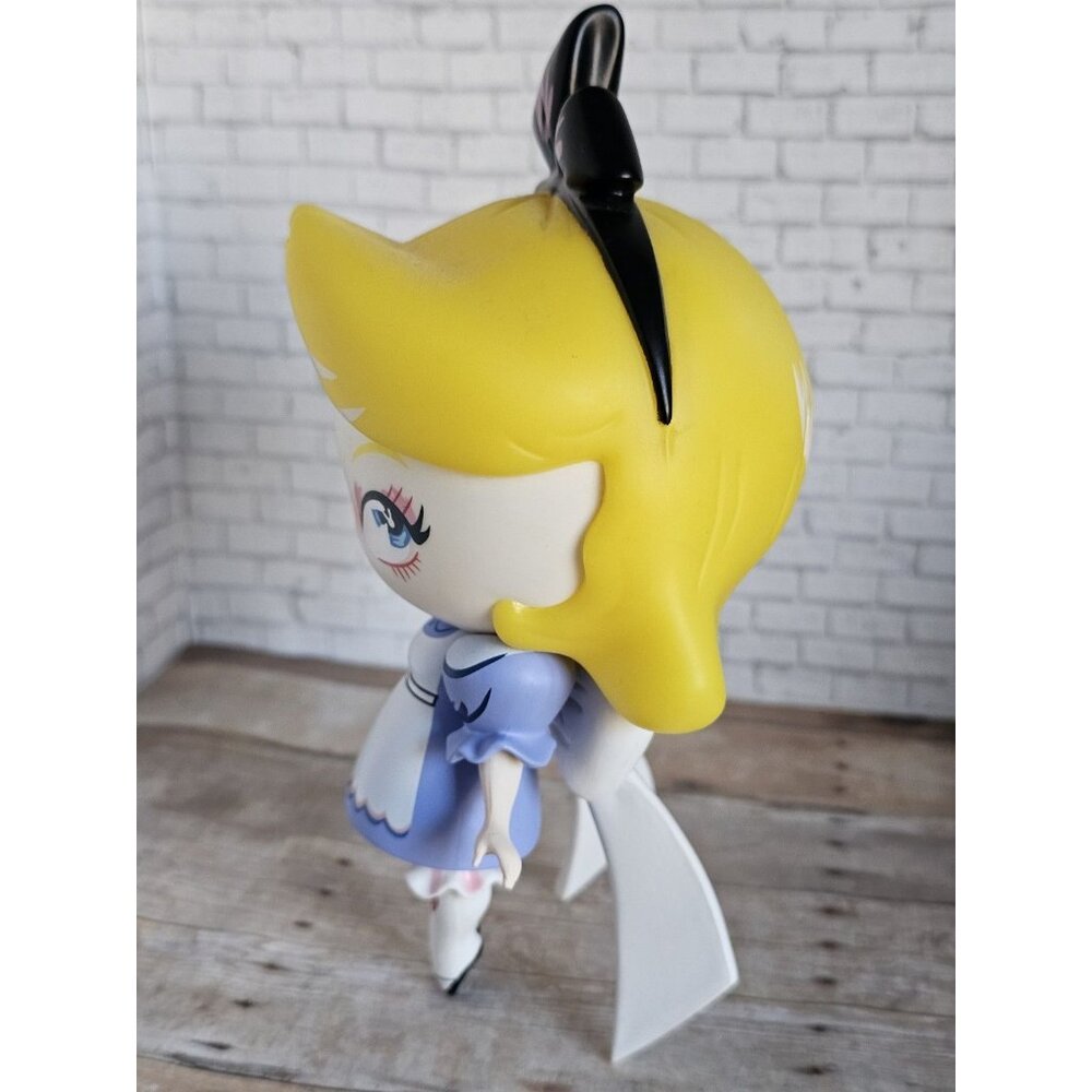 Enesco Disney Showcase World of Miss Mindy Alice in Wonderland Vinyl Figure - Picture 4 of 6